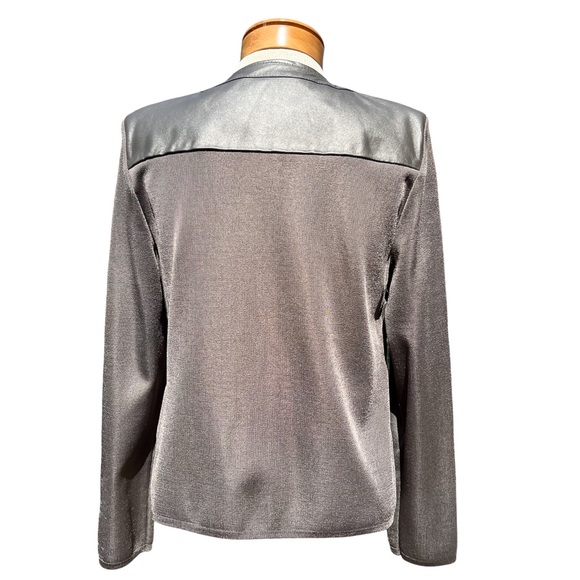 Peter Nygard Women’s Silver/Gray Leather & Knit Jacket with Flower Detai… - Picture 5 of 12